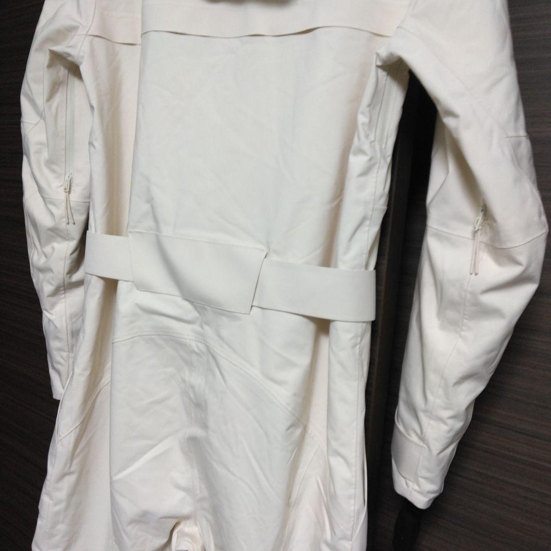 新品未使用　約90,000円の品　HALFDAYS スキー、 スノボウェアXS