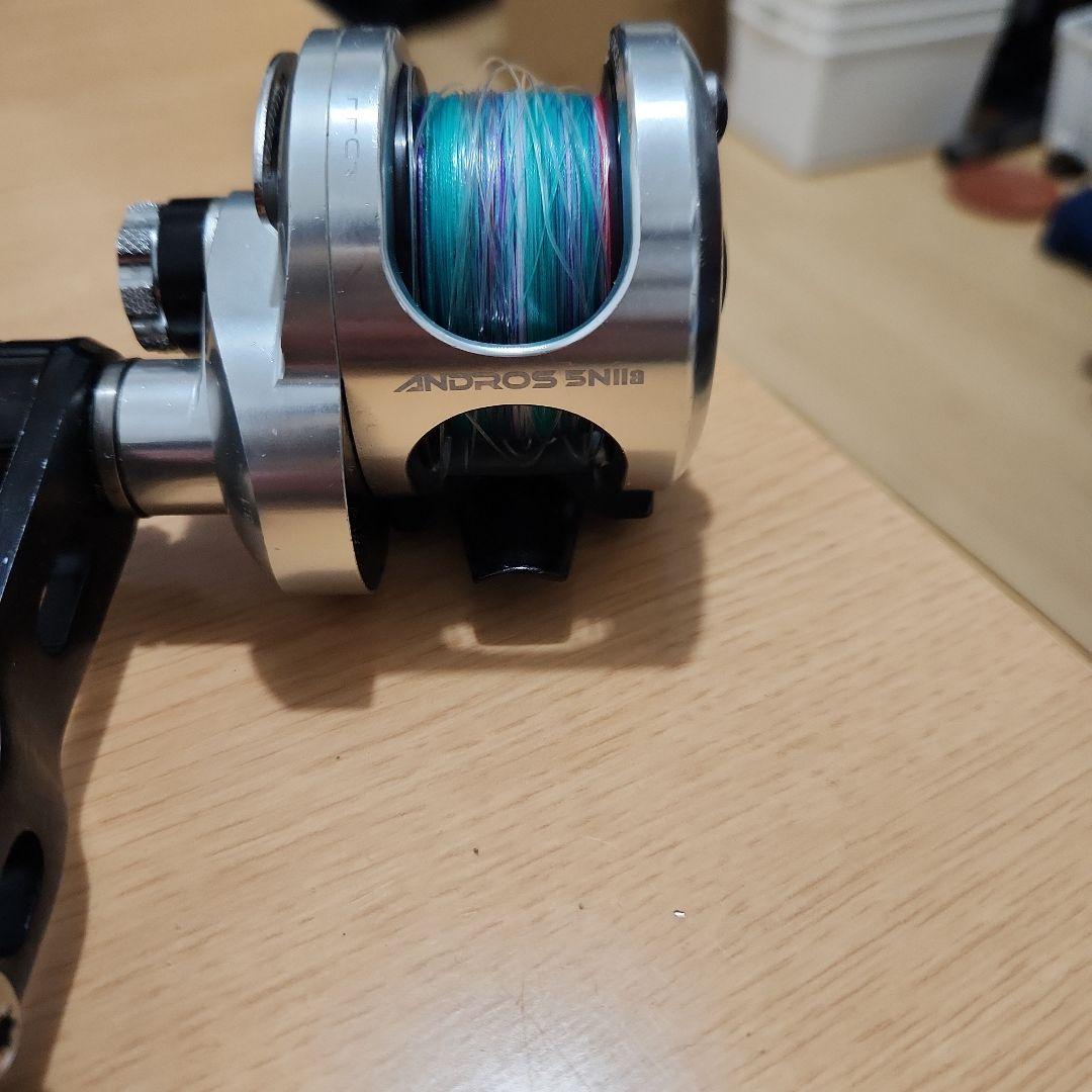 オクマANDROS 5NIIaベイトリール シルバー右巻き