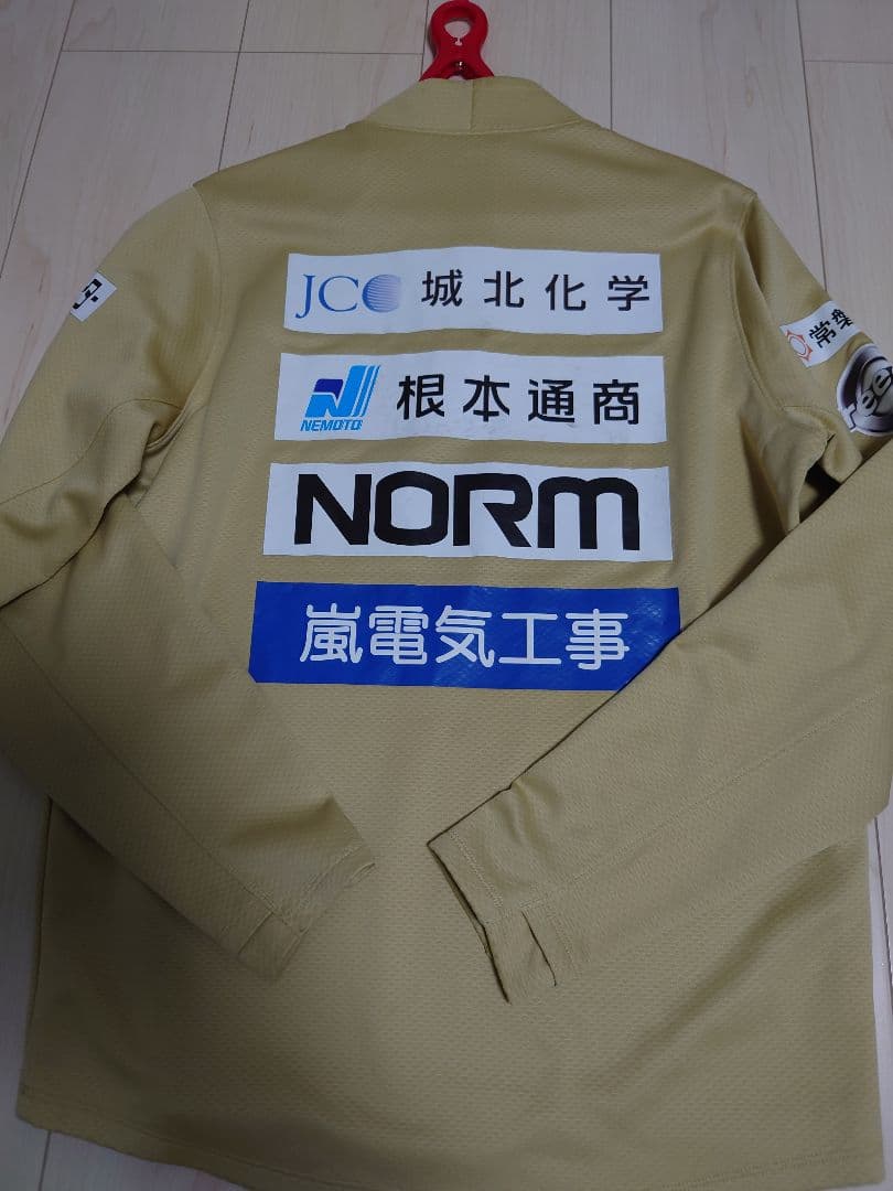 太*郎様 いわきFC Under Armour ハーフジップシャツ ベージュ　ト