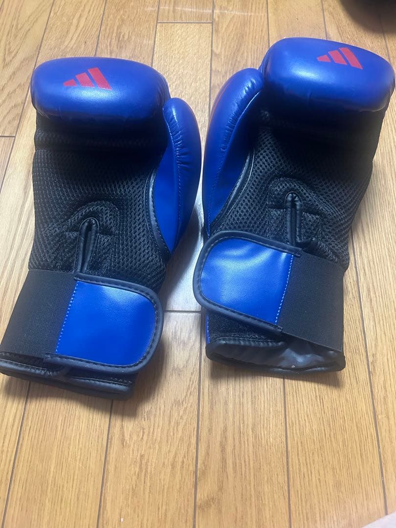 adidasボクシンググローブ