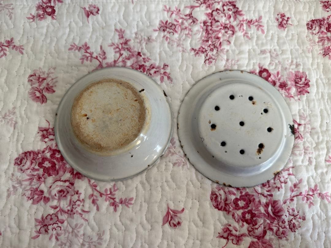 フランスアンティーク　ホーローのソープディッシュ2種