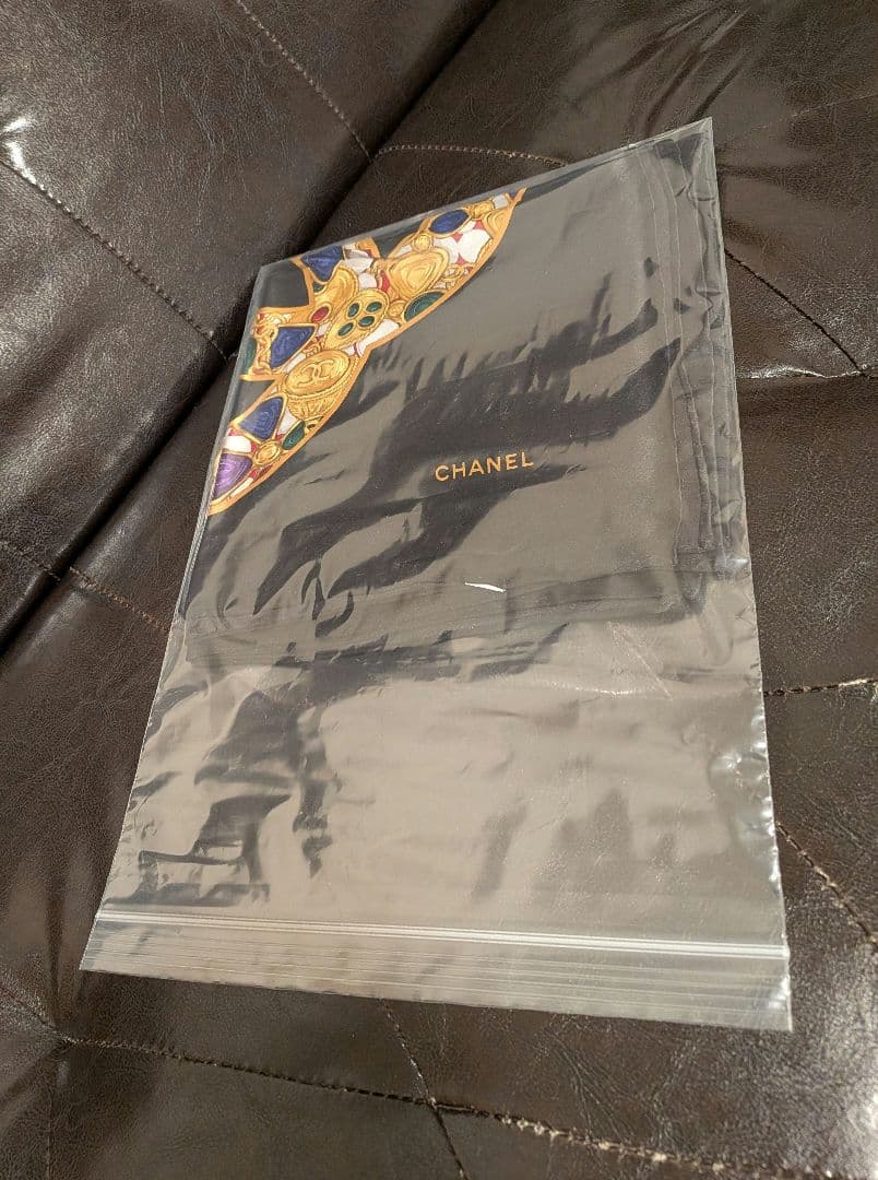 CHANEL　大判シルクスカーフ　ココマーク　ジュエリー柄　宝石柄　黒　ブラック