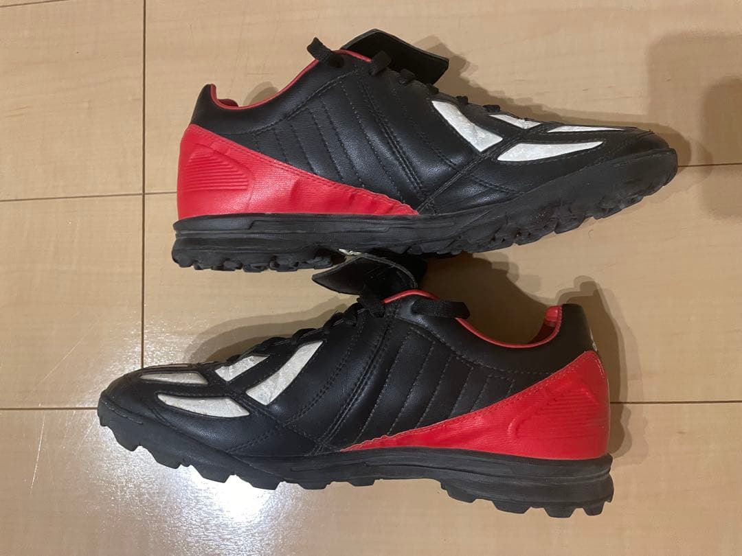 アディダス2002日韓w杯プレデターマニアTRXフットサルシューズ赤白黒27.5