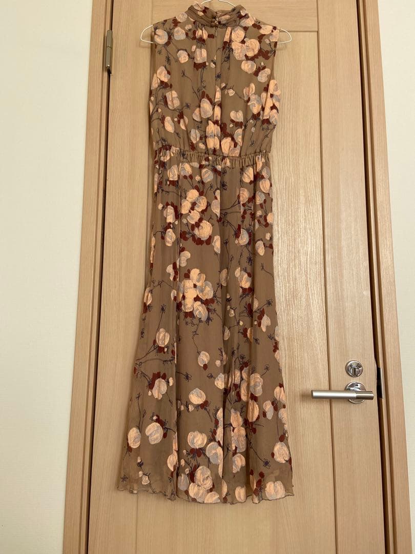 ペイントフラワープリントノースリーブ ワンピース　シルク ピンク系