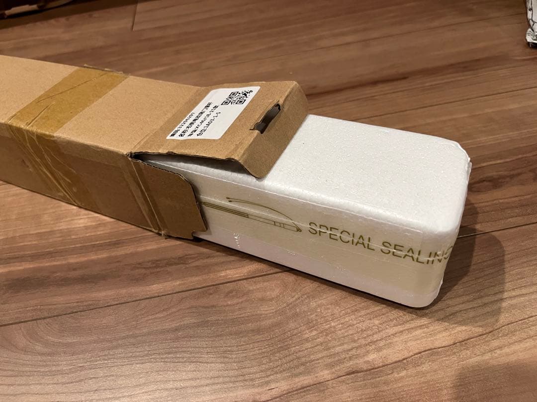 新品　ボルボ　XC40 リアゲート　電動ダンパー　OEM右後部　32296297