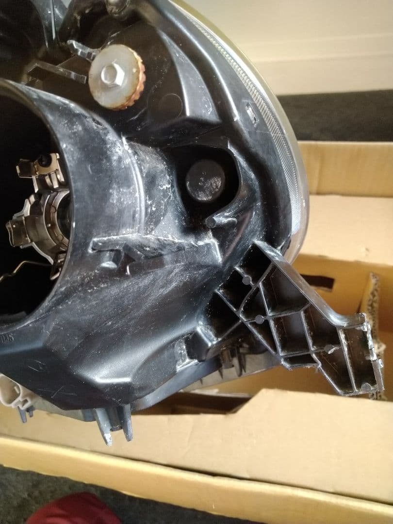 スバル　BRZ 右ヘッドライト