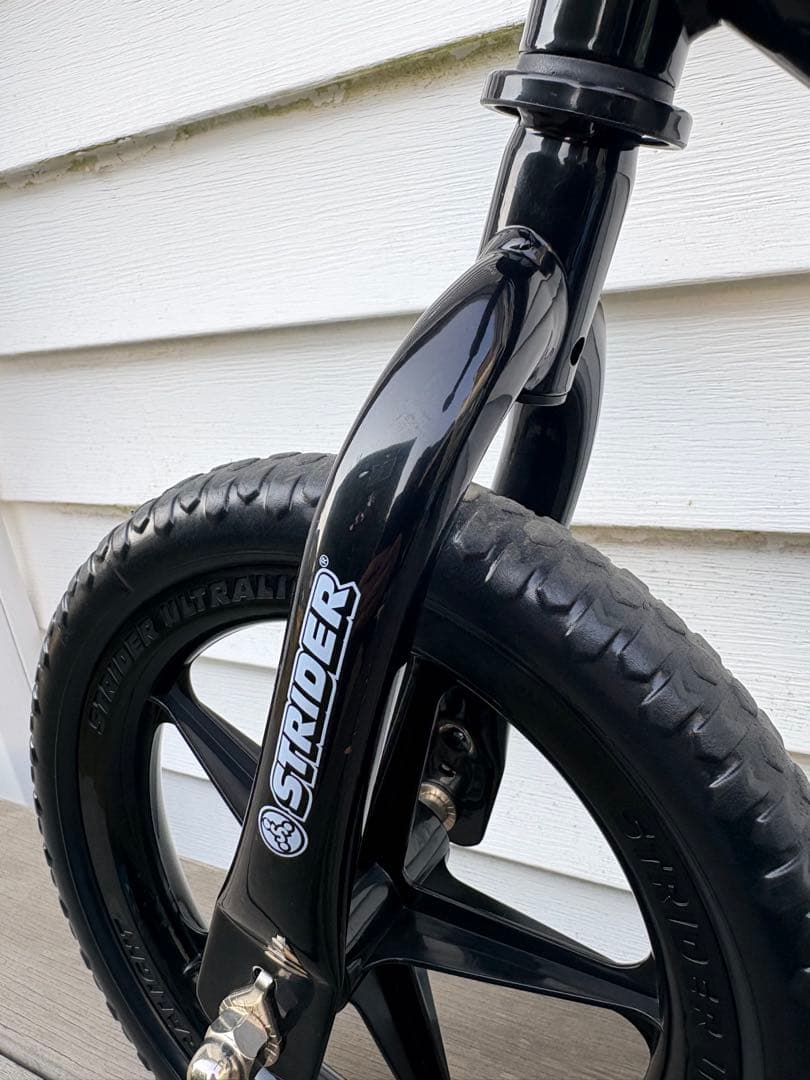 【美品】ストライダー スポーツモデル 12インチ ブラック 日本正規品 使用数回