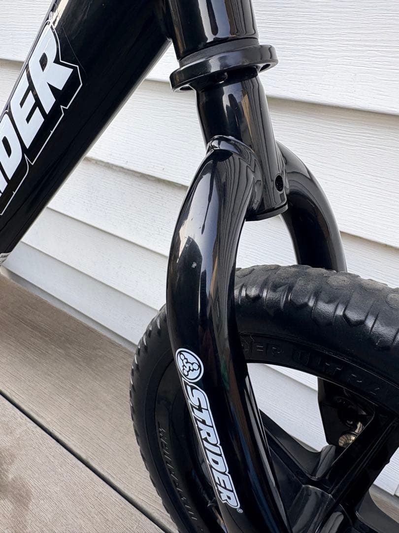 【美品】ストライダー スポーツモデル 12インチ ブラック 日本正規品 使用数回