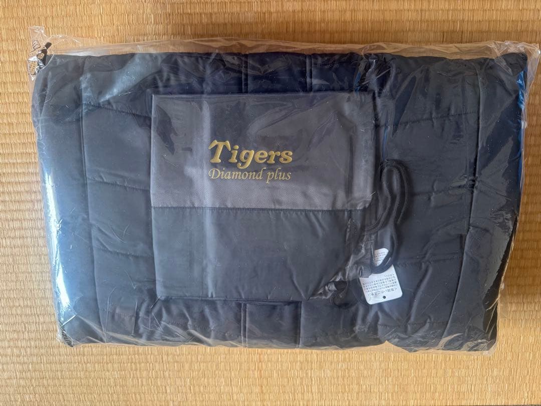 球児　阪神タイガース ブレスサーモ中綿ロングコート サイズXO