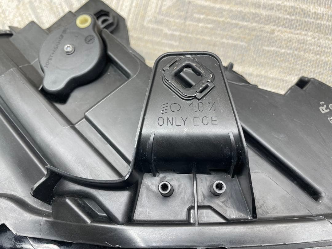 美品 アウディ　A3 8V　前期 ベッドライト　右側 8V0941006F