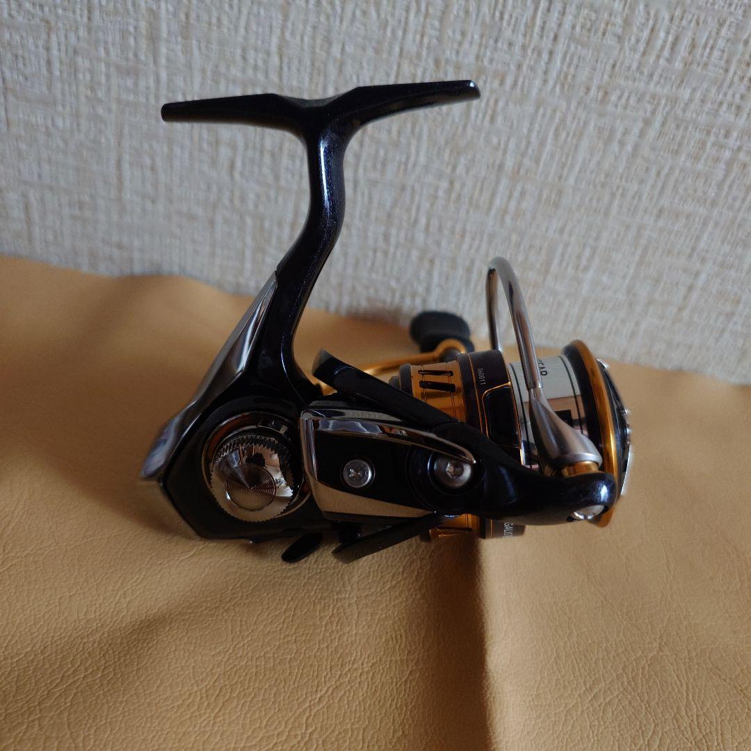 【ダイワ】18レガリス　L2000S【リールスタンド付】