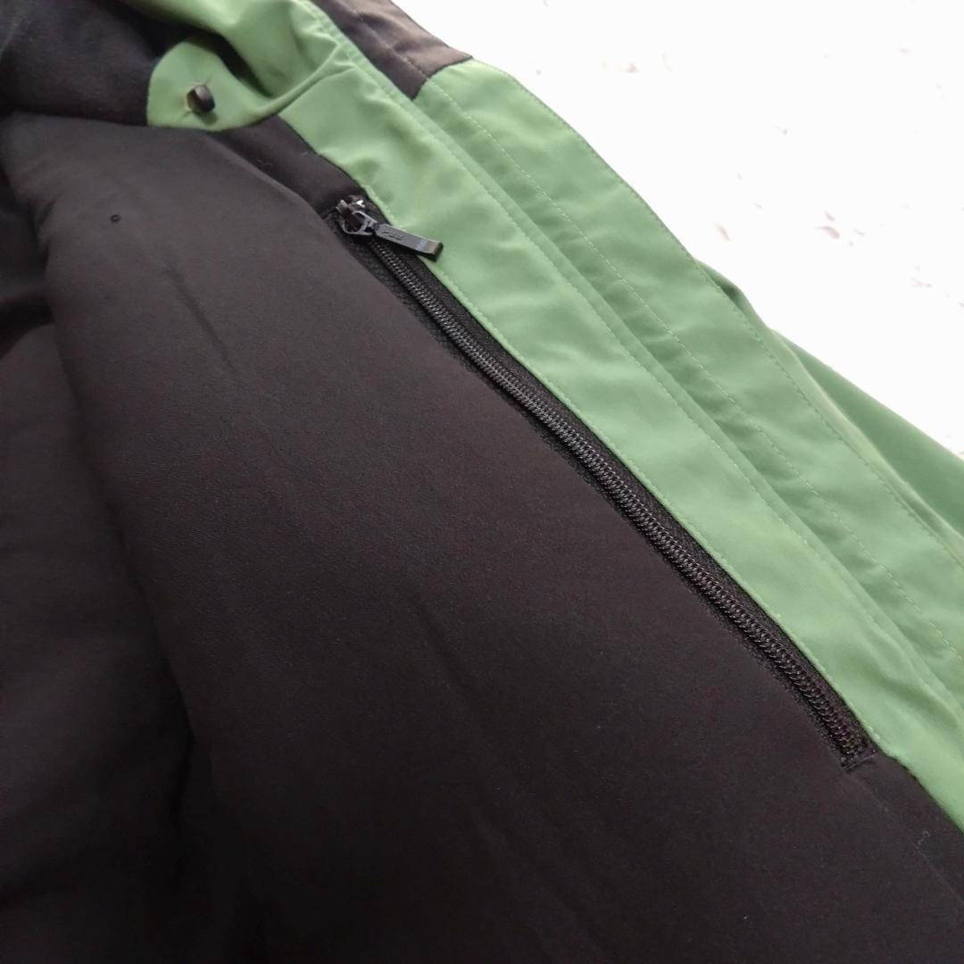 美品GOLDWIN スキーウェア 機能的 ポケット充実 裏地微起毛　グリーン