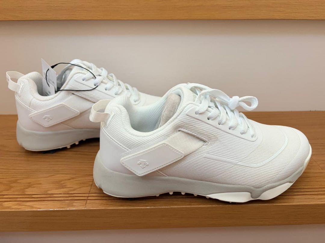 ホワイト スニーカー 新品タグ付きDescente