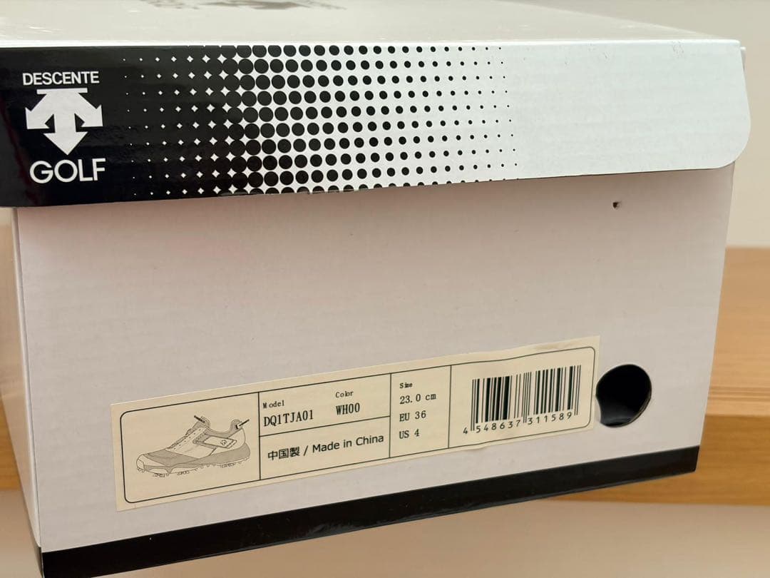 ホワイト スニーカー 新品タグ付きDescente