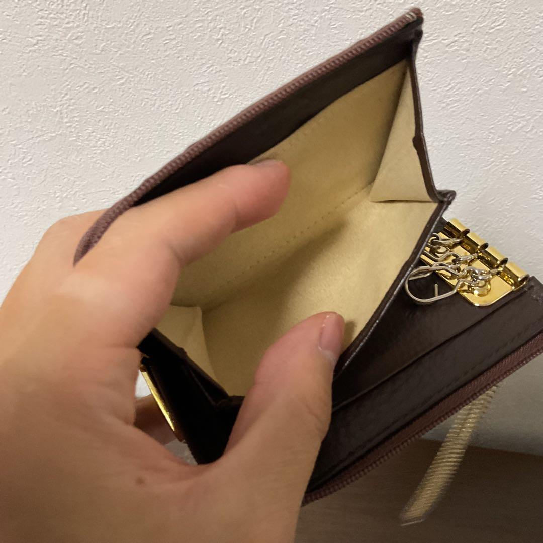 ☆開店セール☆ 人気 美品 アタオ レザー ロゴプレート キーケース