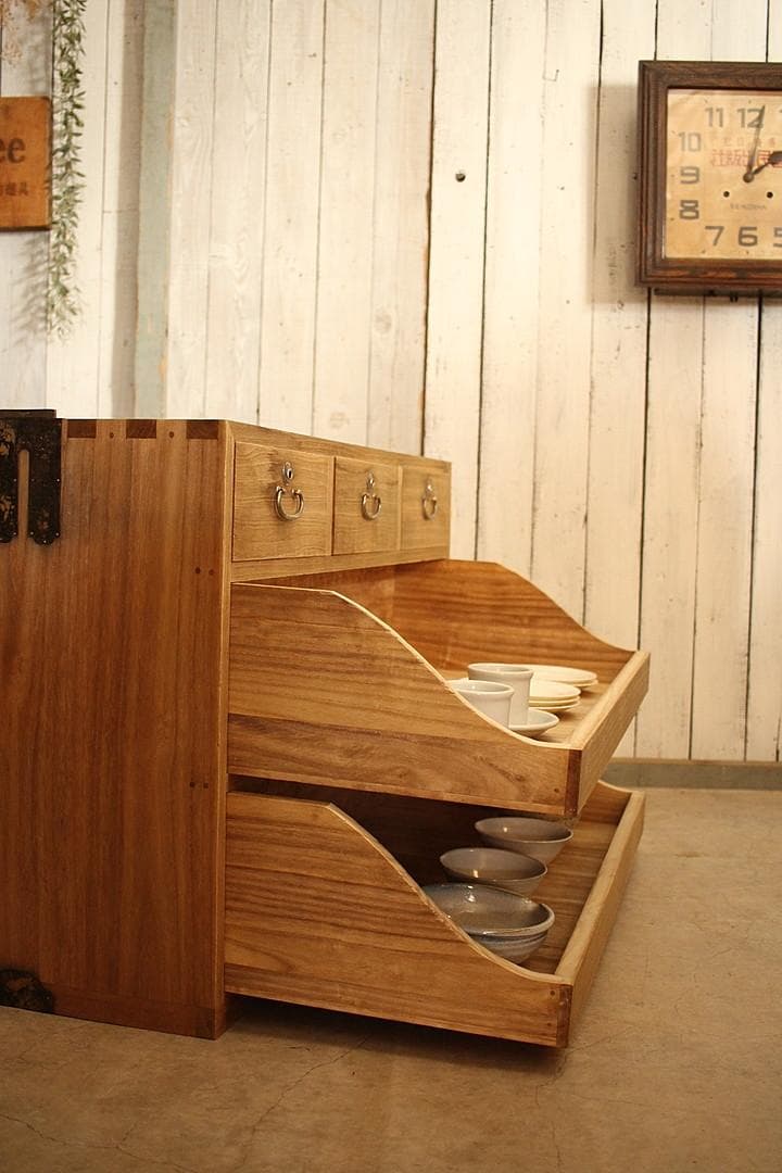 古い木製の引き出し5杯　チェスト　食器棚　古家具　古民家　時代家具