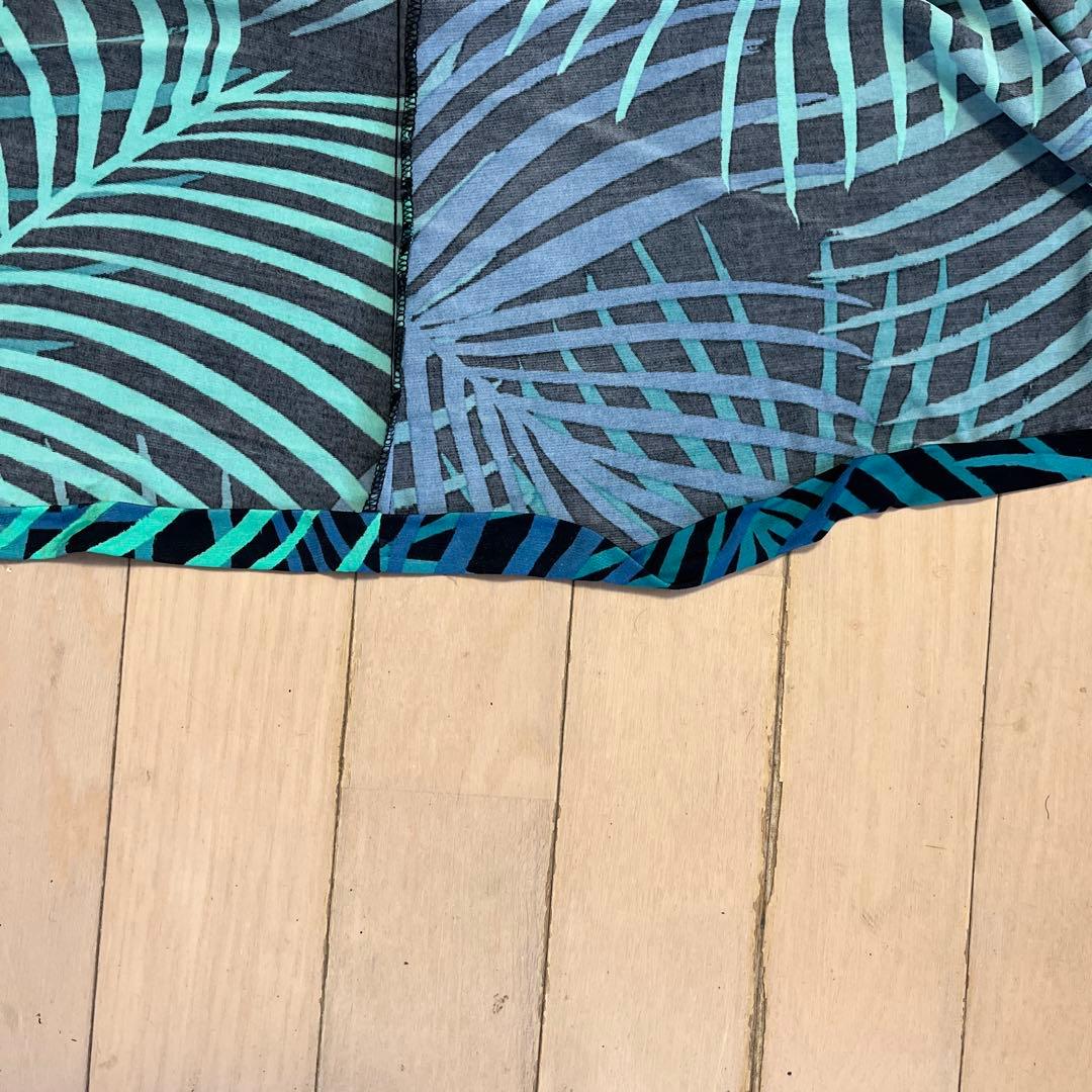 イオラニ フラダンスドレス 青と緑の葉柄