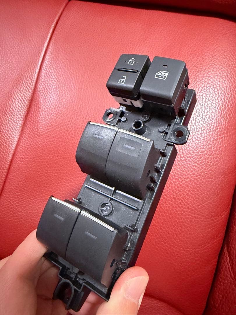 RAV4 ウィンドウスイッチ 全箇所発行タイプ　ミラー・ウィンドウセット品