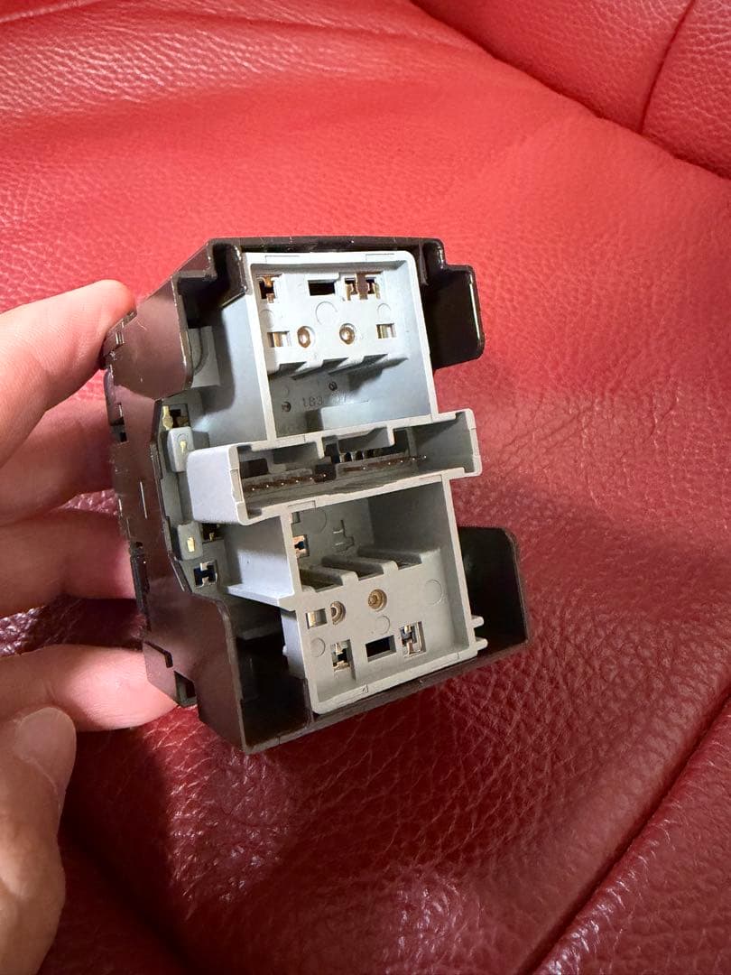 RAV4 ウィンドウスイッチ 全箇所発行タイプ　ミラー・ウィンドウセット品