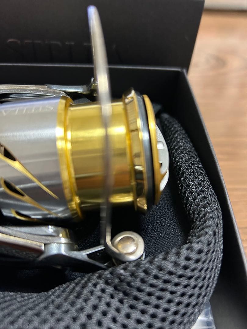 美品　シマノ　14 ステラ2500HGS 新品の替ラインローラー付き