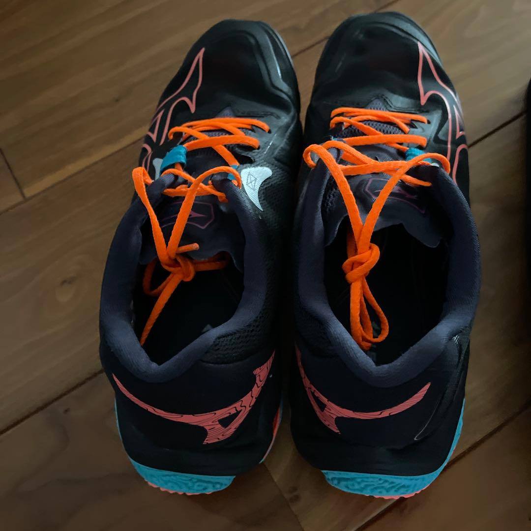 ウェーブライトニングZ8ミズノ限定カラー