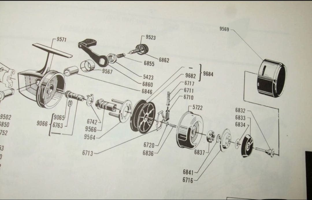 ABU501 　クローズドフェイスリール　欠品あり 機械良好