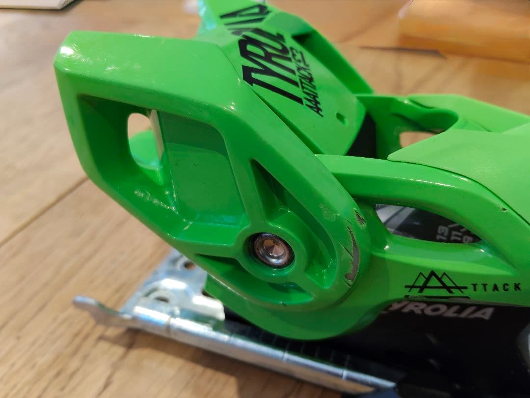 Tyrolia Attack2 13 GW ビンディング 黒/緑