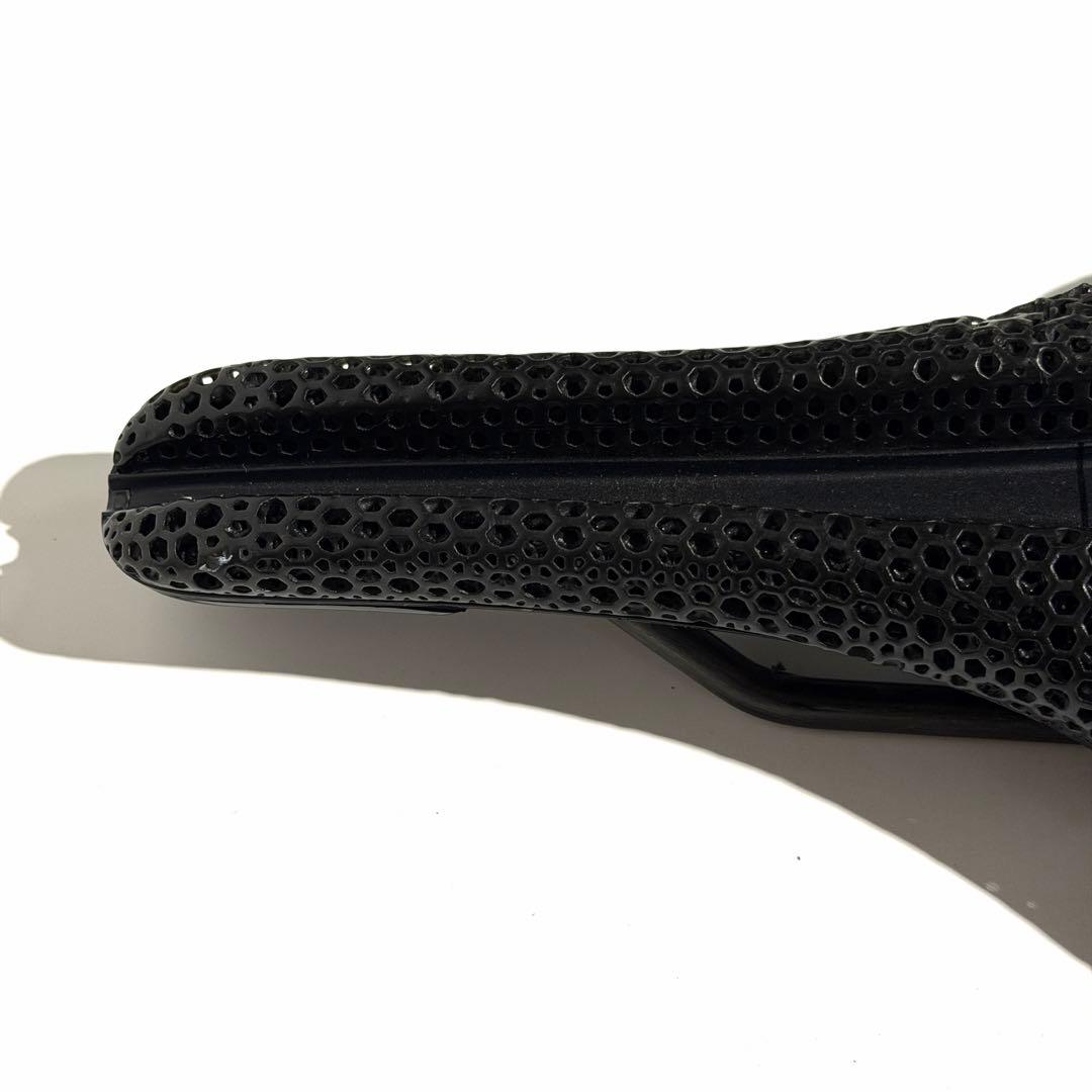 フィジーク Antares Versus Adaptive R1 3Dサドル