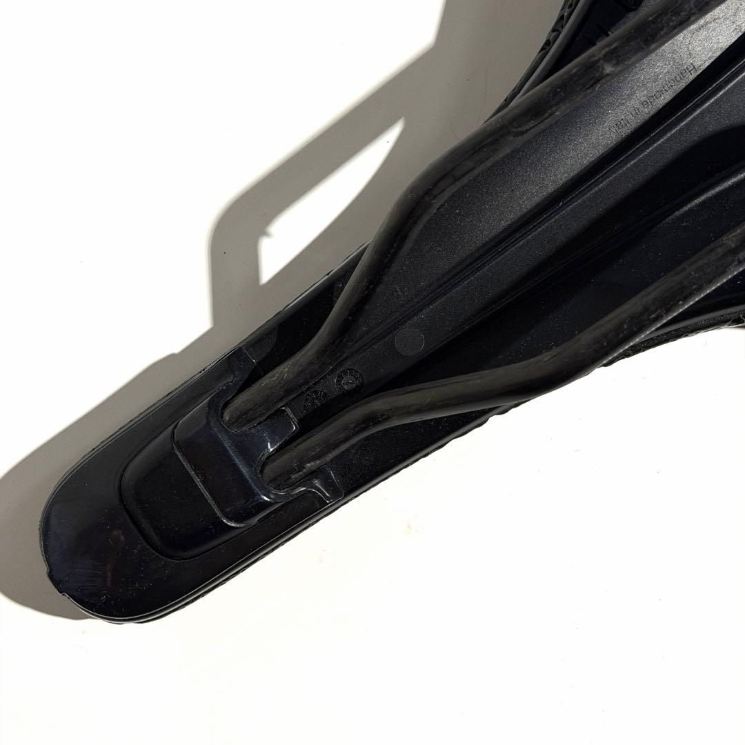 フィジーク Antares Versus Adaptive R1 3Dサドル