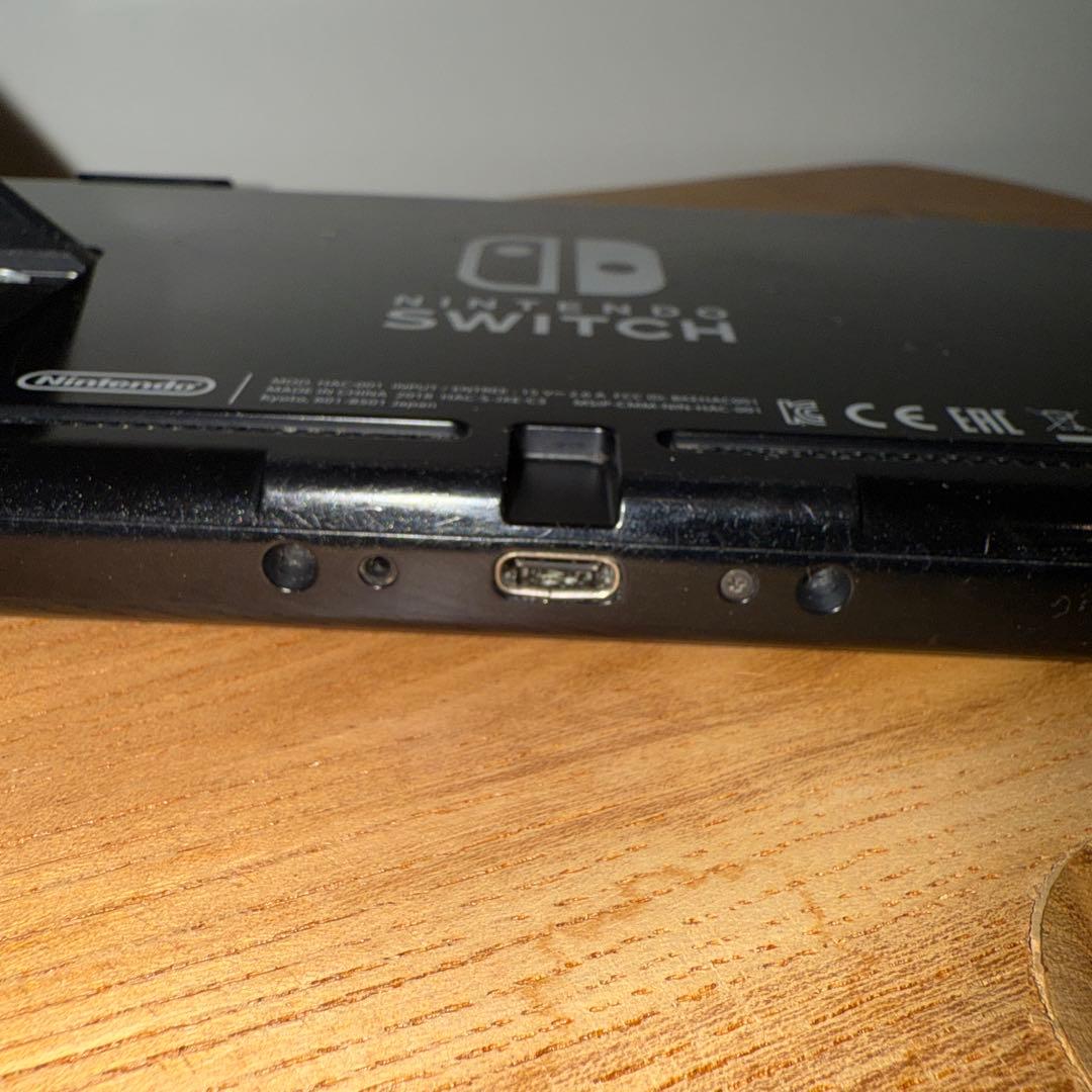 Nintendo switch 本体のみ　中古