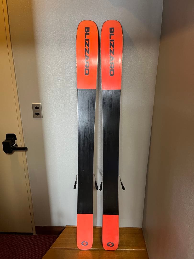 スキー板　BLIZZARDブリザードラスラー11 172cm