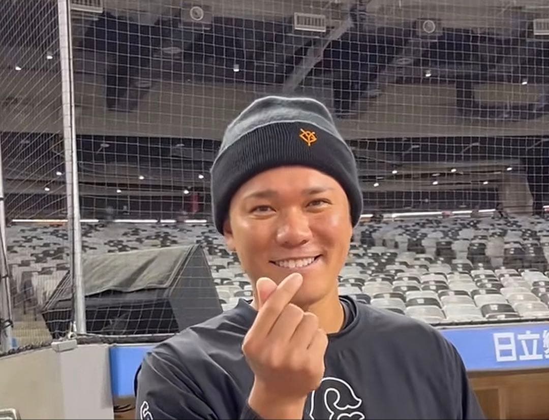 読売ジャイアンツ 2026 ブラック×オレンジ ホーム YG カフニット