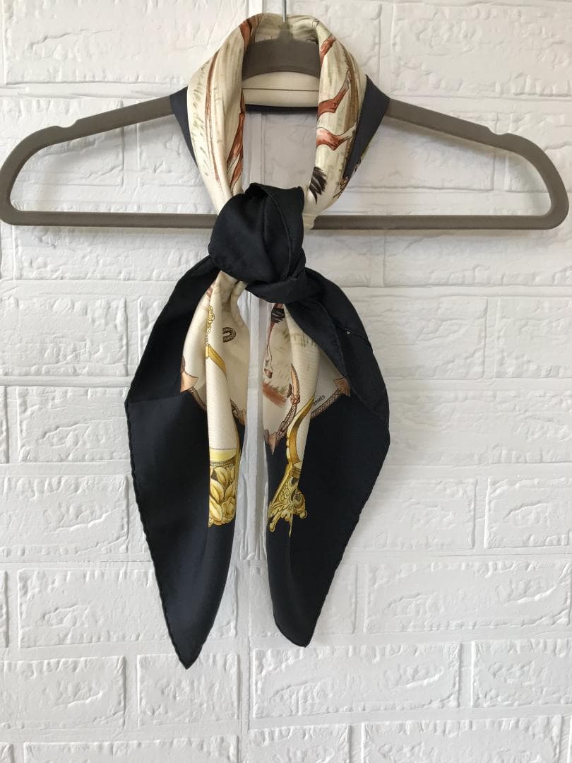 HERMES　エルメス　大判スカーフ　カレ90　大草原　748