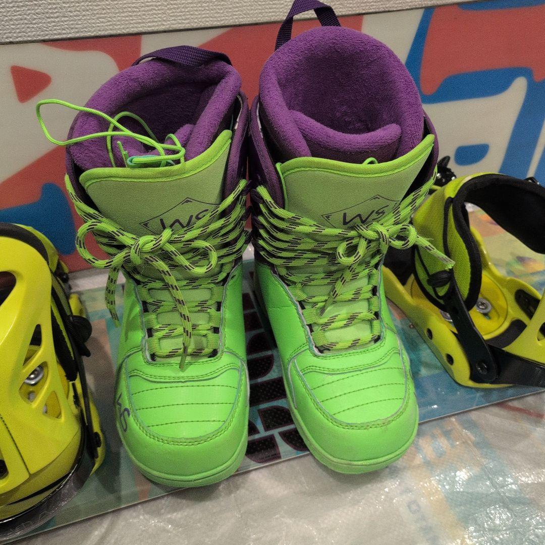 カラフルスノーボードとブーツセット