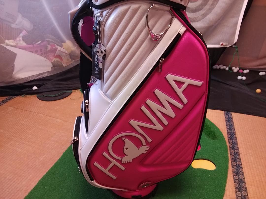 ホンマ　イ.ボミちゃん限定サイン刺繍マスコットタグ付本間ゴルフキャディーバック
