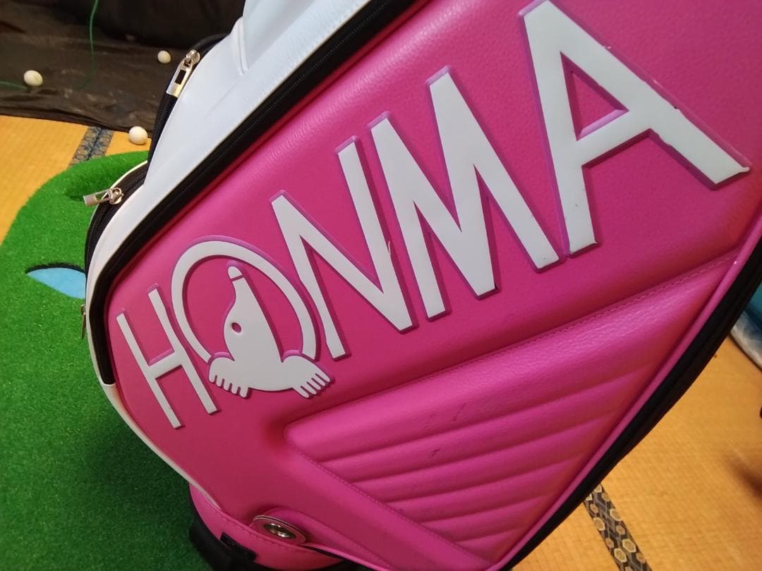 ホンマ　イ.ボミちゃん限定サイン刺繍マスコットタグ付本間ゴルフキャディーバック