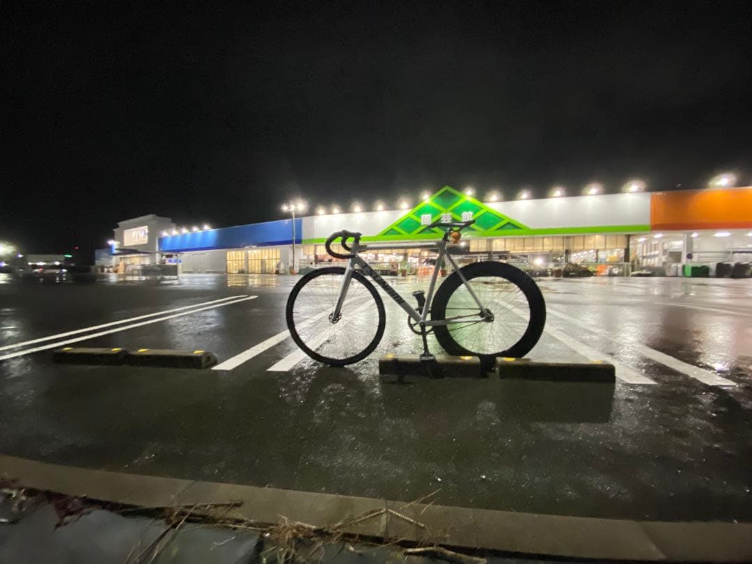 TSUNAMI ホワイト ピストバイク 700C