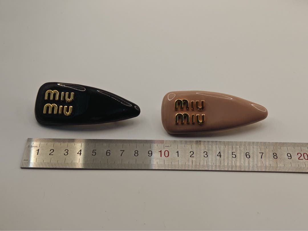 MIU MIU ヘアクリップ 2点セット　バレッタ ブラック＆ベージュ　美品
