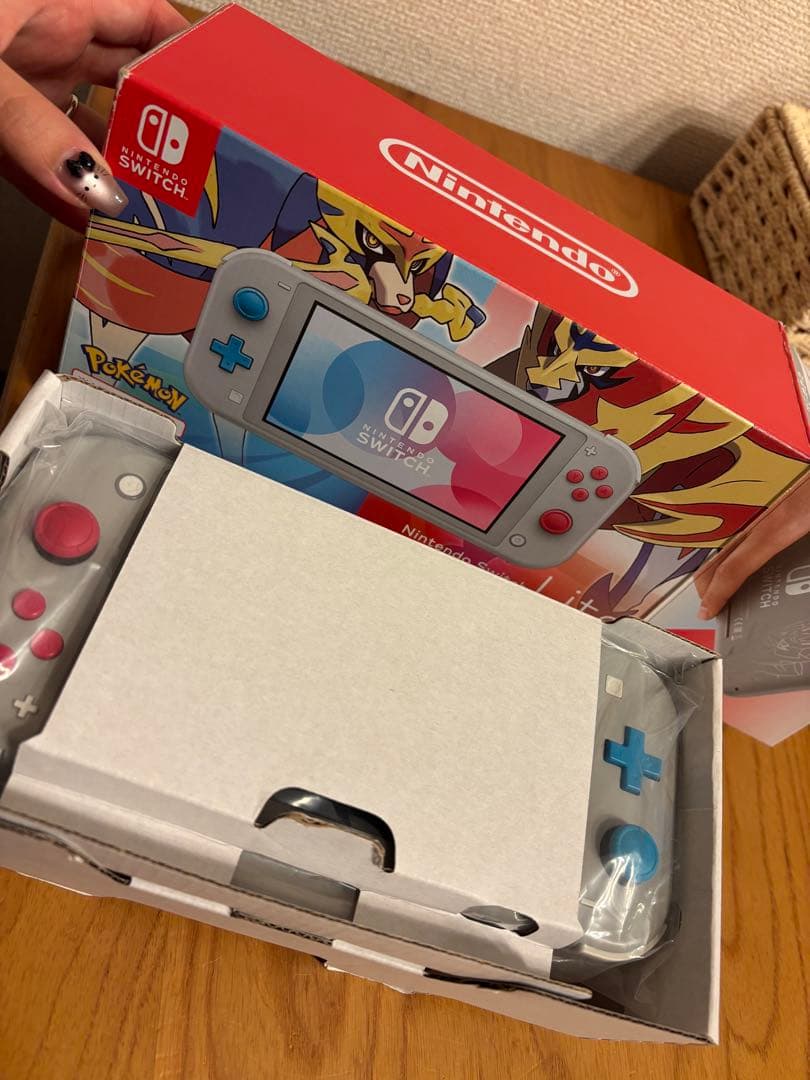 Nintendo Switch Lite ポケモンデザイン