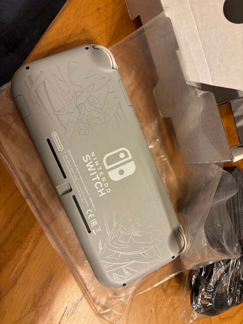 Nintendo Switch Lite ポケモンデザイン