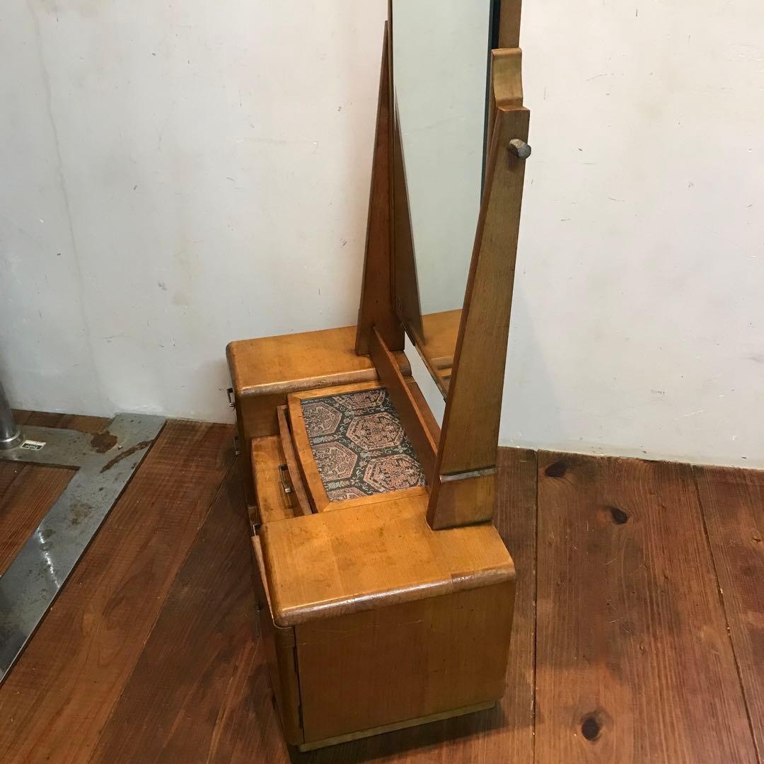 ヴィンテージ　木製　鏡台　ドレッサー　レトロな　しっかりとしたつくり　雰囲気ある