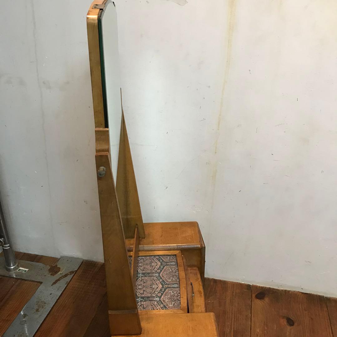 ヴィンテージ　木製　鏡台　ドレッサー　レトロな　しっかりとしたつくり　雰囲気ある