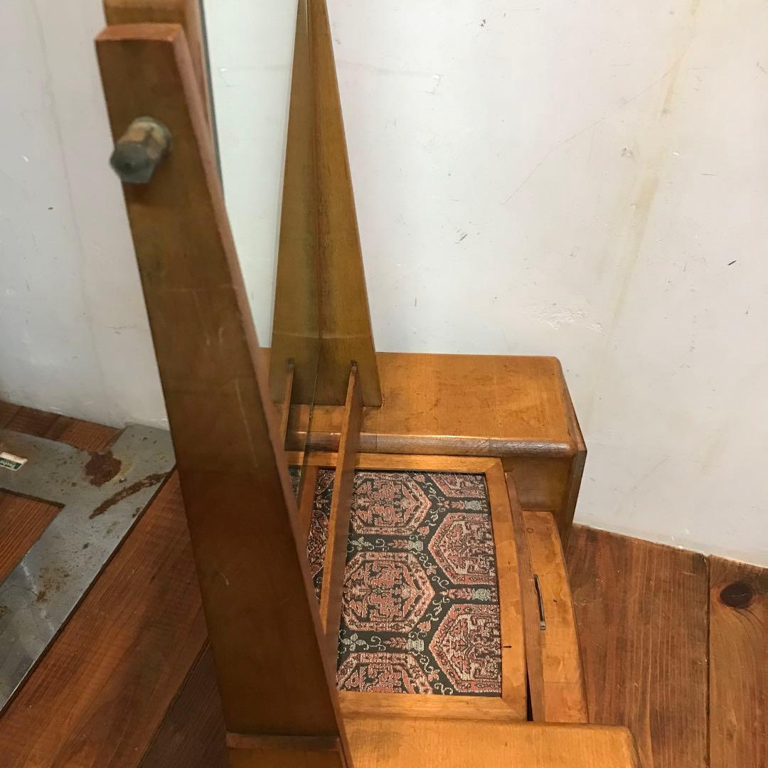 ヴィンテージ　木製　鏡台　ドレッサー　レトロな　しっかりとしたつくり　雰囲気ある