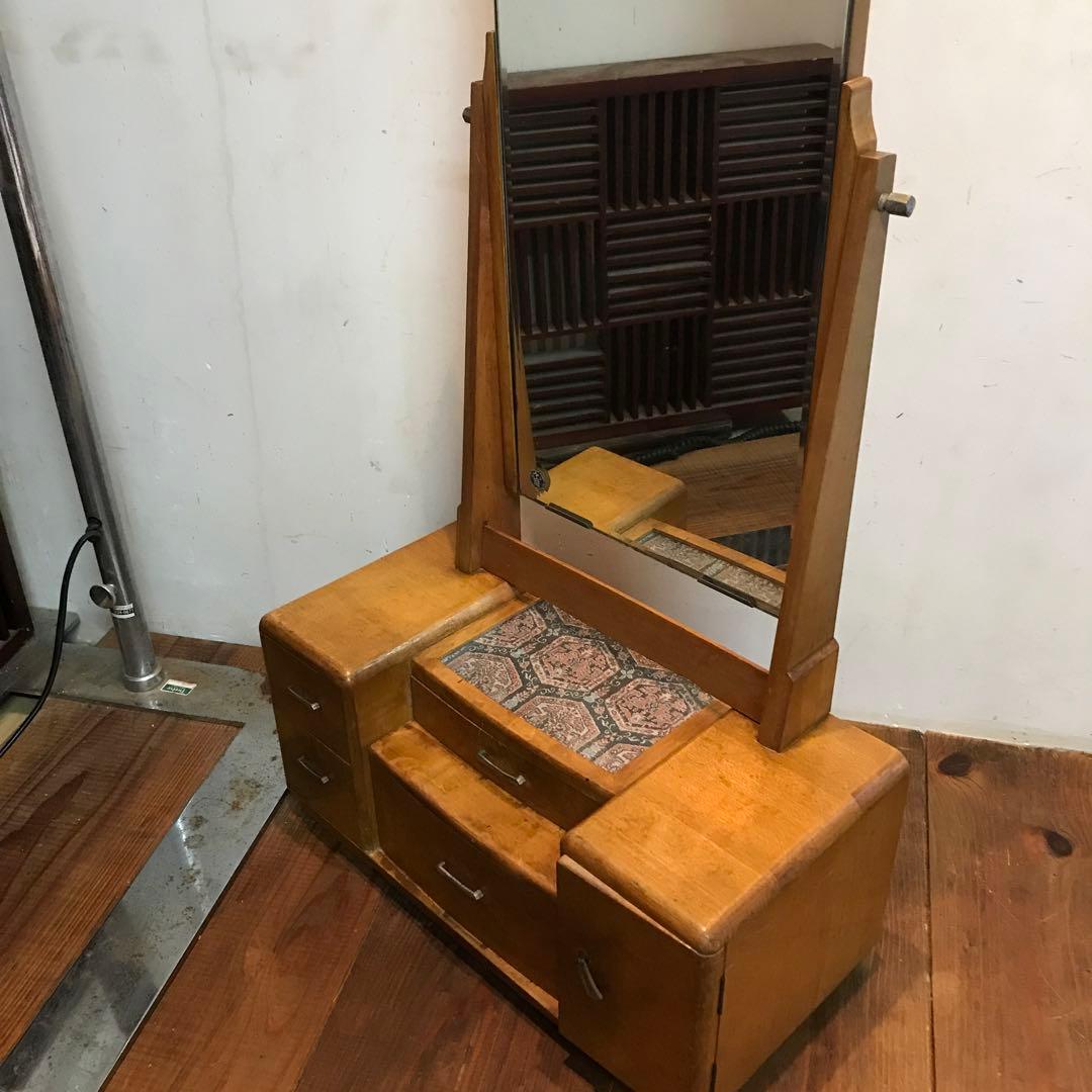 ヴィンテージ　木製　鏡台　ドレッサー　レトロな　しっかりとしたつくり　雰囲気ある