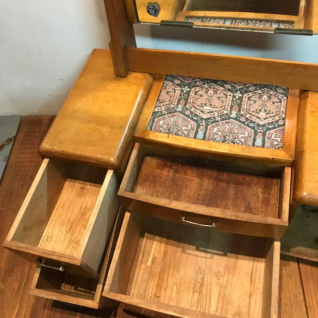 ヴィンテージ　木製　鏡台　ドレッサー　レトロな　しっかりとしたつくり　雰囲気ある