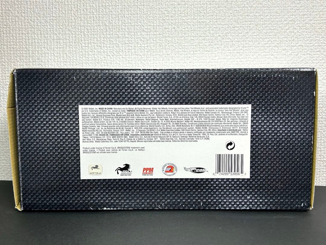 Hotwheels1/18フェラーリ2001ワールドチャンピオンM.シューマッハ