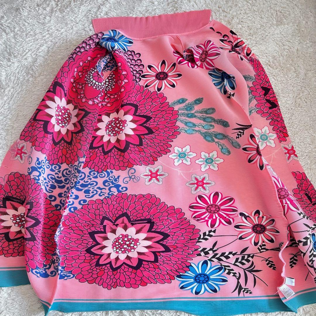 極美品　cawaii 目を惹く 鮮やかな花のアコーディオン　プリーツ　羽織り