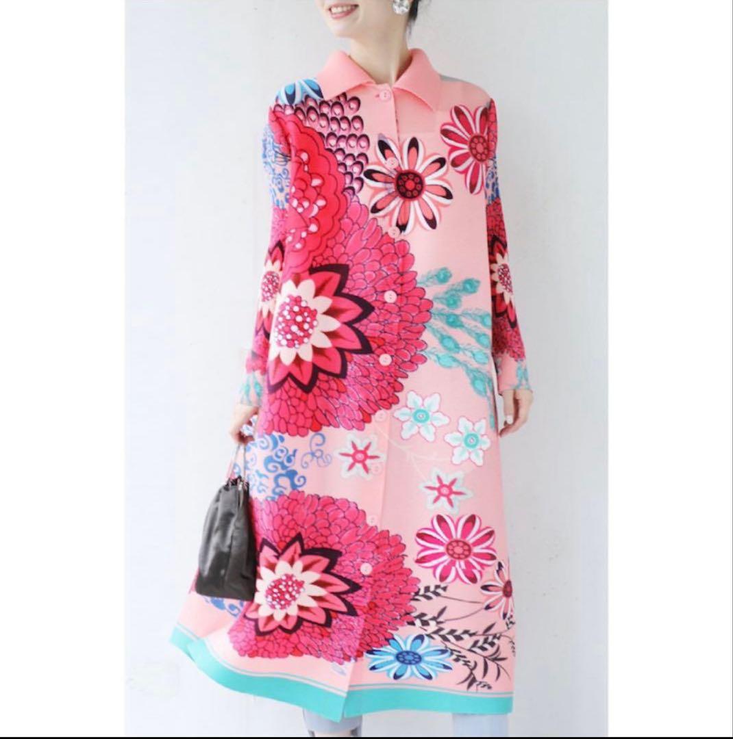極美品　cawaii 目を惹く 鮮やかな花のアコーディオン　プリーツ　羽織り