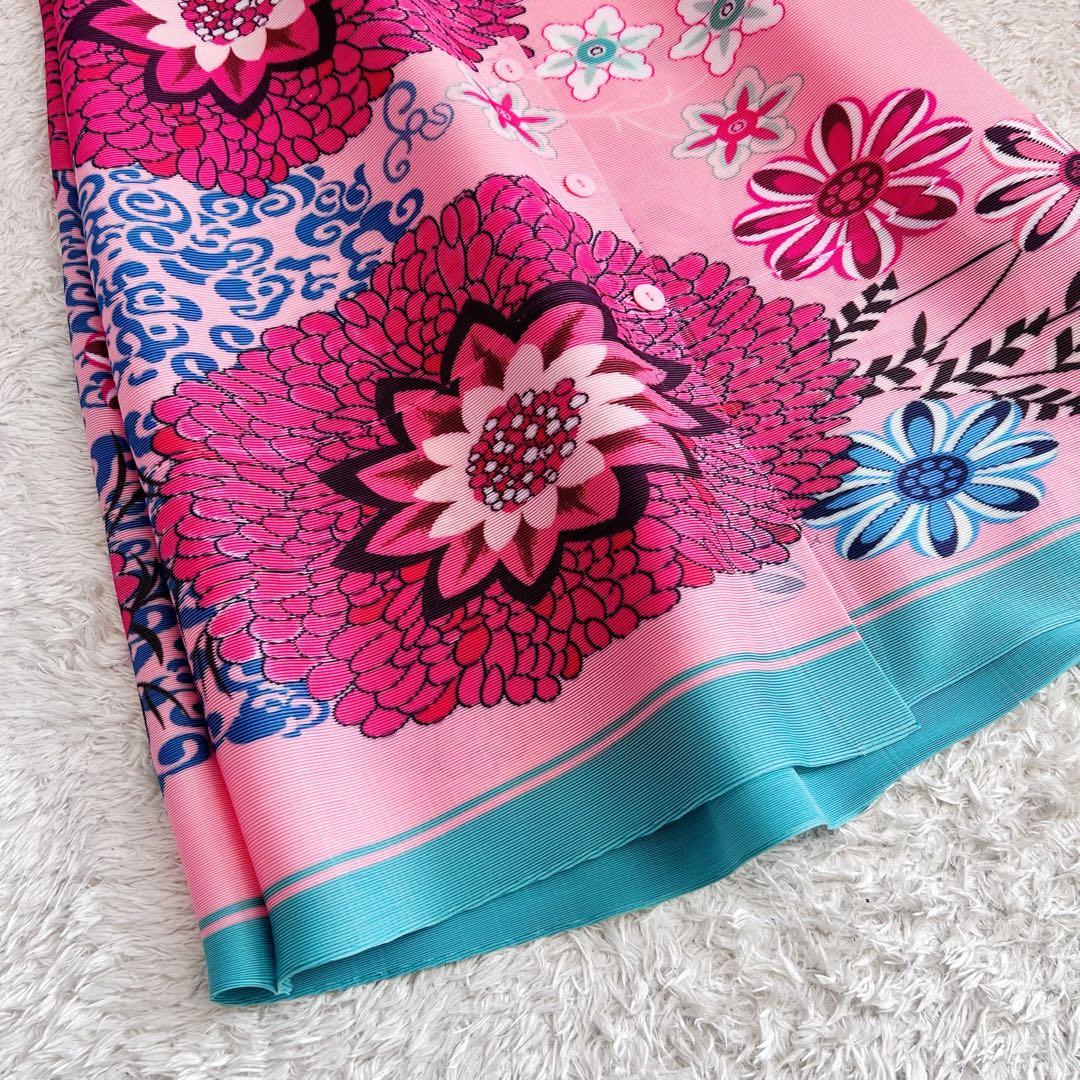 極美品　cawaii 目を惹く 鮮やかな花のアコーディオン　プリーツ　羽織り