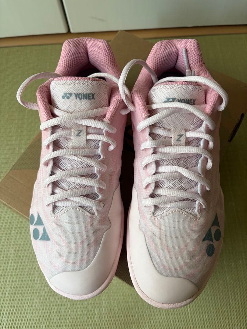 莉　YONEX パワークッション　エアラスZウィメン ２３cm